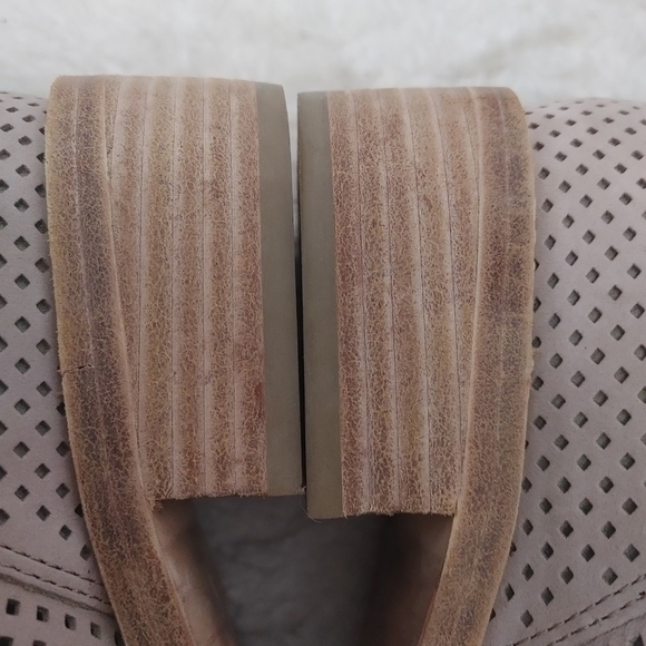 EILEEN Fisher Perforated Leather Ankle Boots 6 - Picture 7 of 15